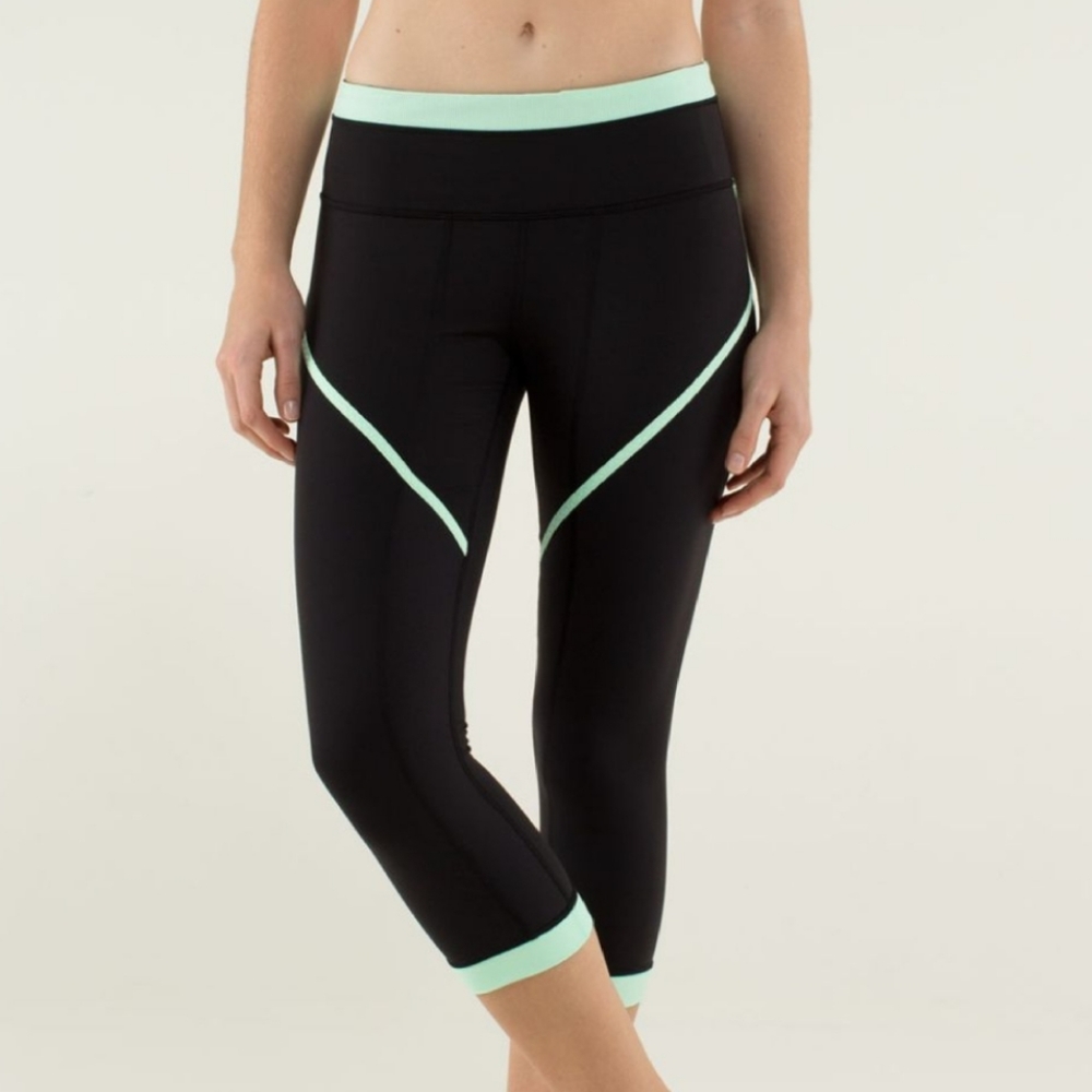 Lululemon black mint green cropped leggings size 4